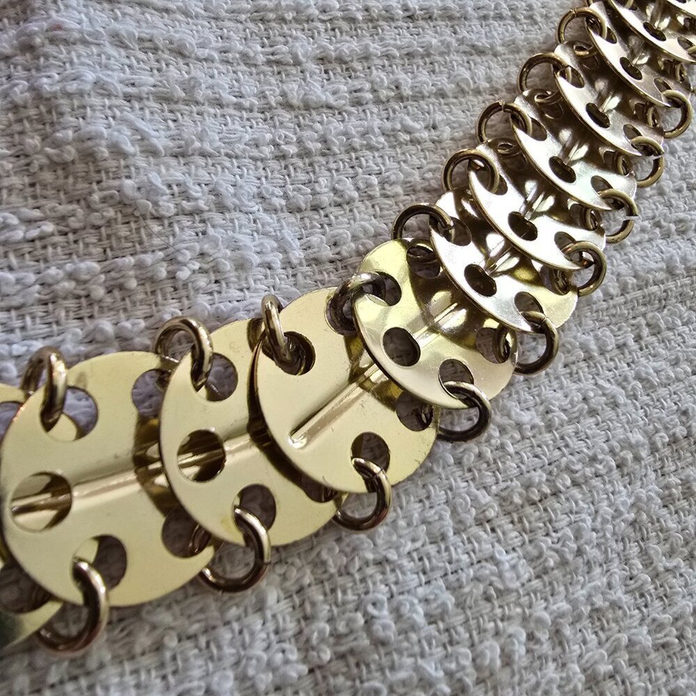 Vintage Medallion Link Belt in Gold with Coin Pendant​​​ - Picture 2 of 7
